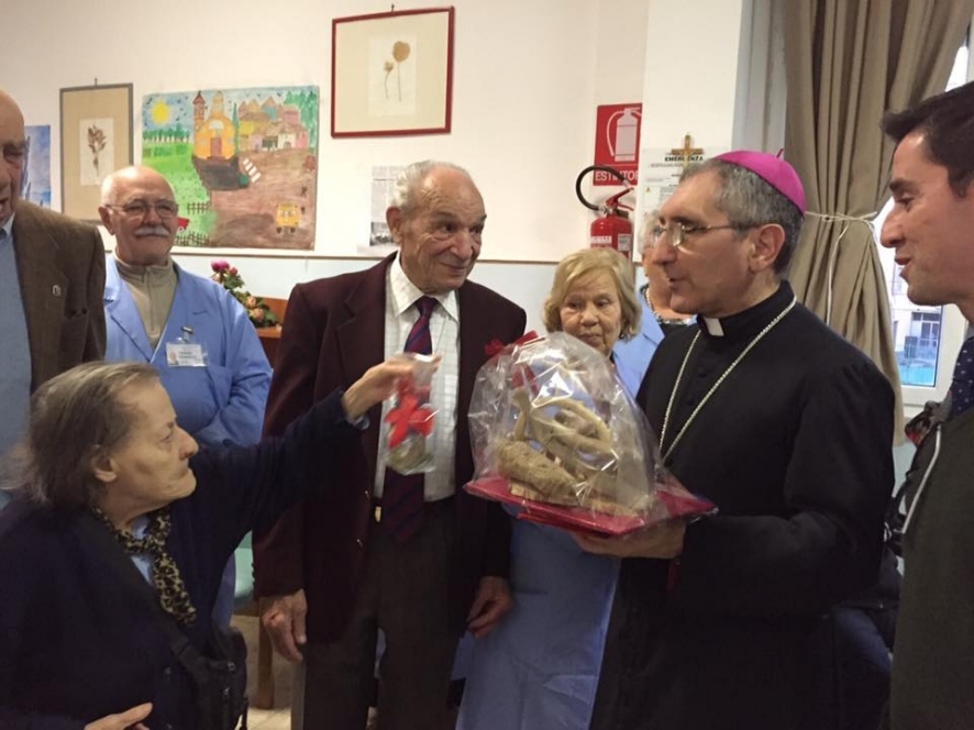 LOANO  MONS. GUGLIELMO BORGHETTI VISITA LA CASA DI RIPOSO