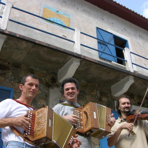 21lugliogruppo musica occitana Senhal da sin. Gianrenzo Dutto, Silvio Peron, Gabriele Ferrero)