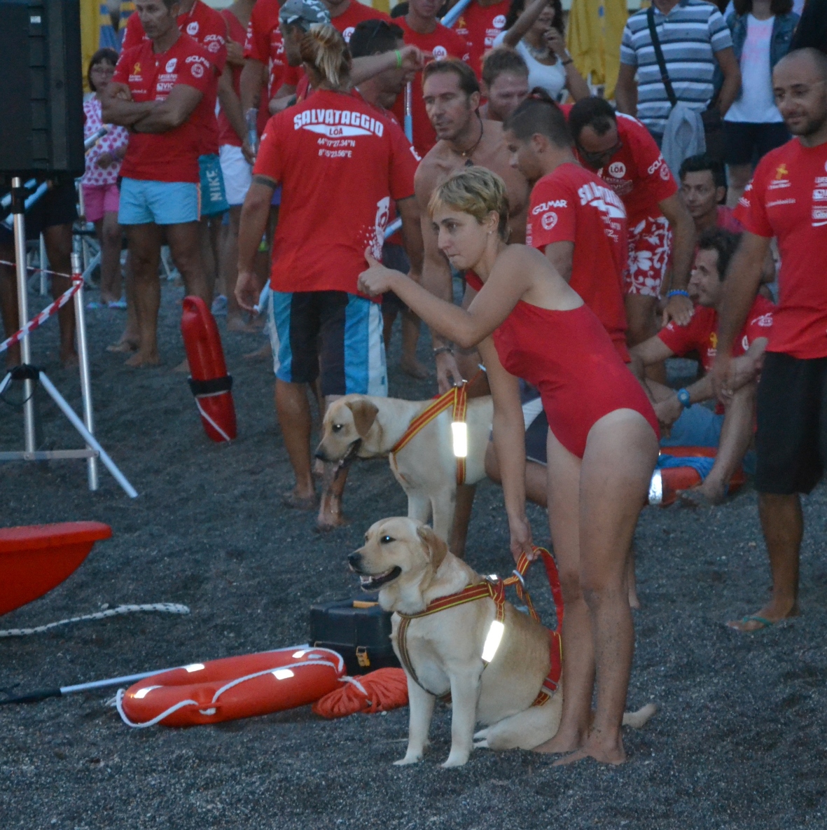 Loano Fiaccole in mare dimostrazione salvataggioDSC_1347